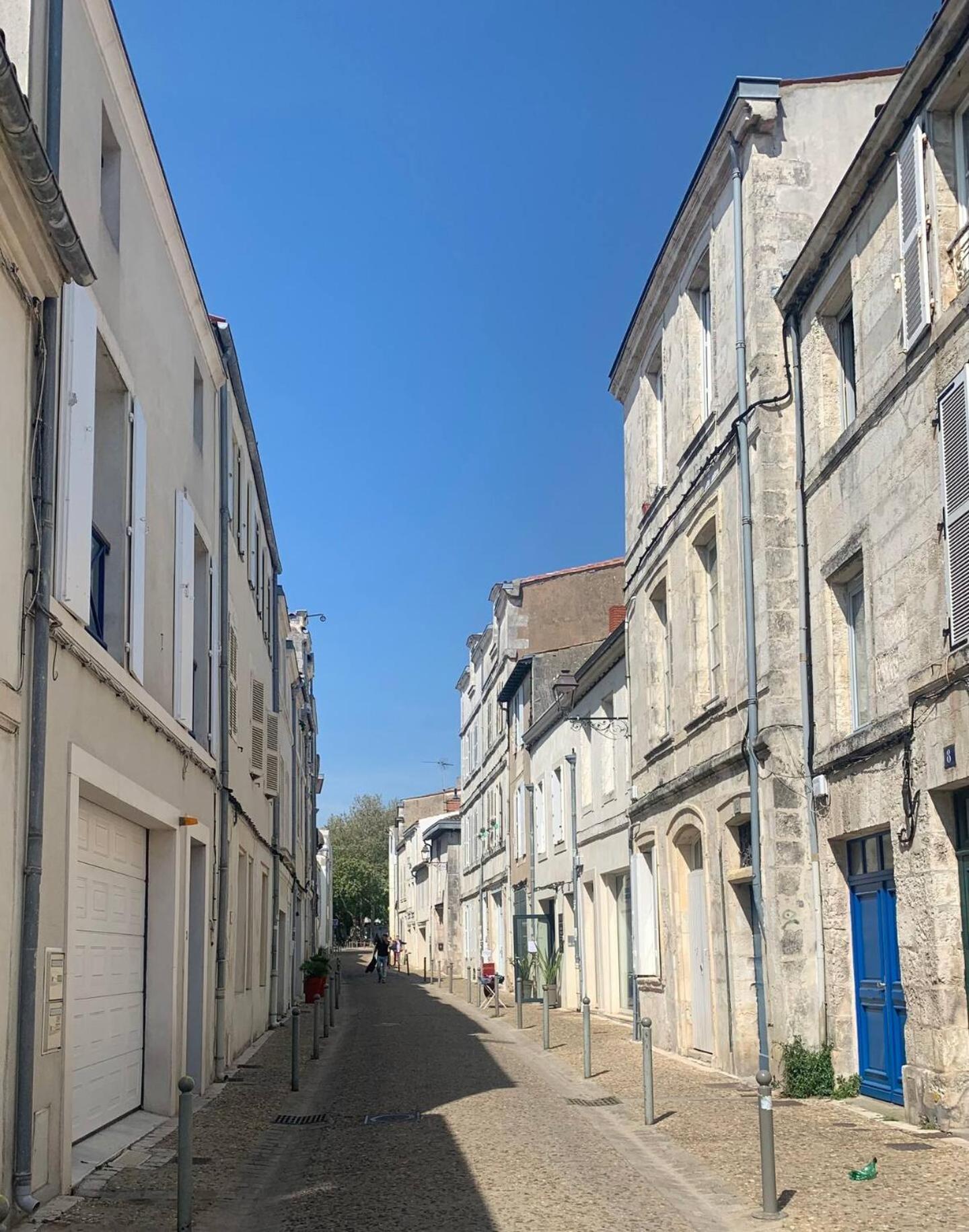 Escapade Vintage Avec Terrasse En Centre Historique Apartment La Rochelle  Bagian luar foto