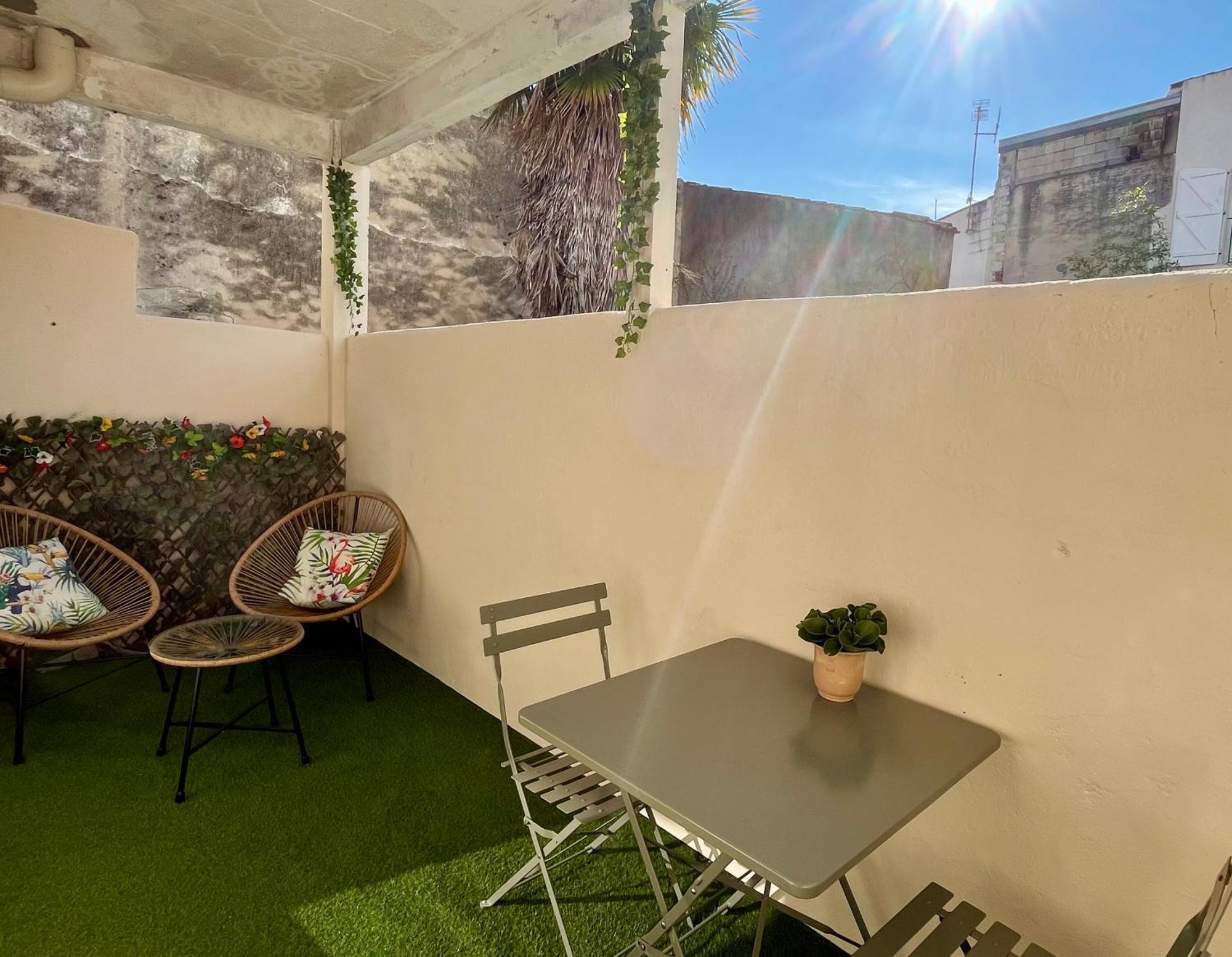 Escapade Vintage Avec Terrasse En Centre Historique Apartment La Rochelle  Bagian luar foto